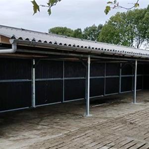 inloopstal 12 x 3 mtr overstek 1 mtr